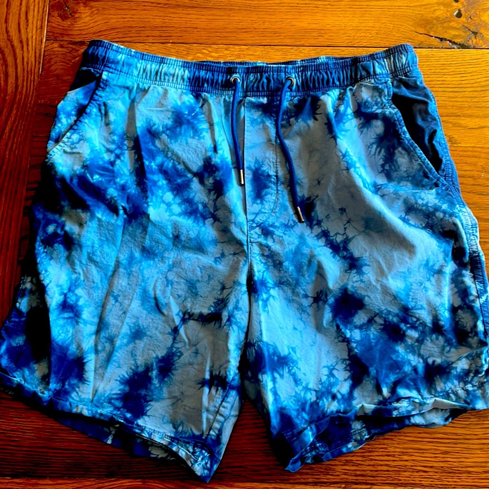 American Eagle blue tie dye shorts size medium